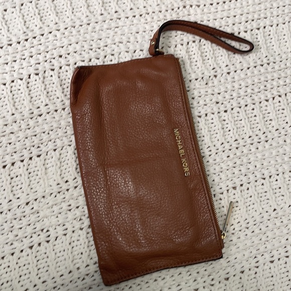 Michael Kors wristlet - Picture 4 of 4